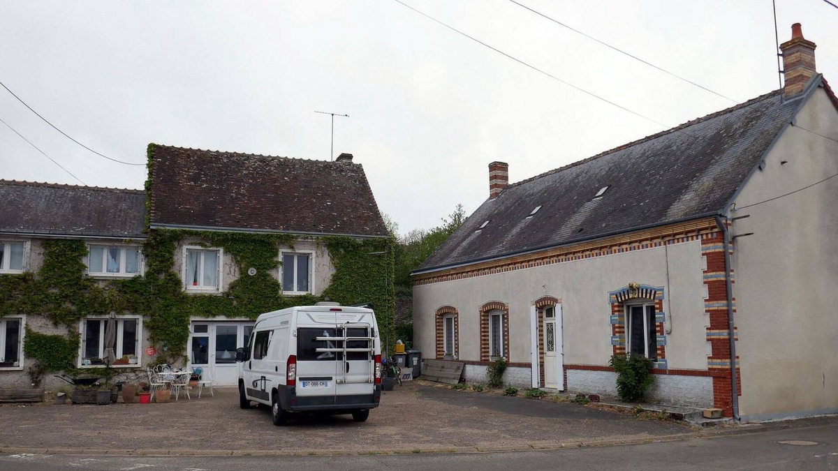 Lance House | Quiet, plush, spacious cottage, facing south, free WiFi