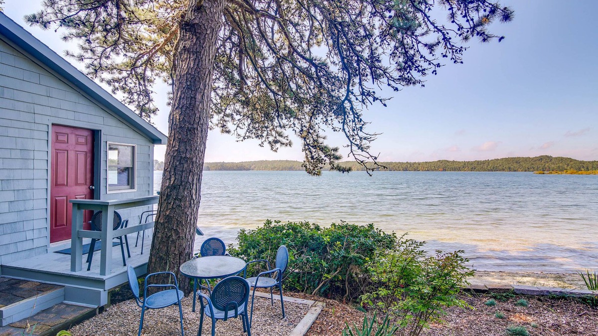 Plymouth Cottage | Quiet Plymouth Cottage on Great South Pond!