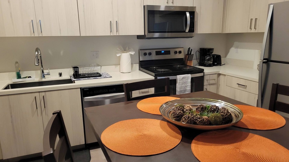 Brentwood Apartment | Quiet Private one Bedroom One Bathroom