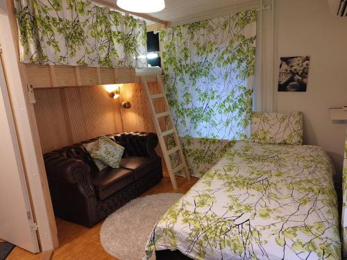 Lantinen District House | Quiet Private room in shared home - Yksityinen rauhallinen huone kodissa- 15min To city