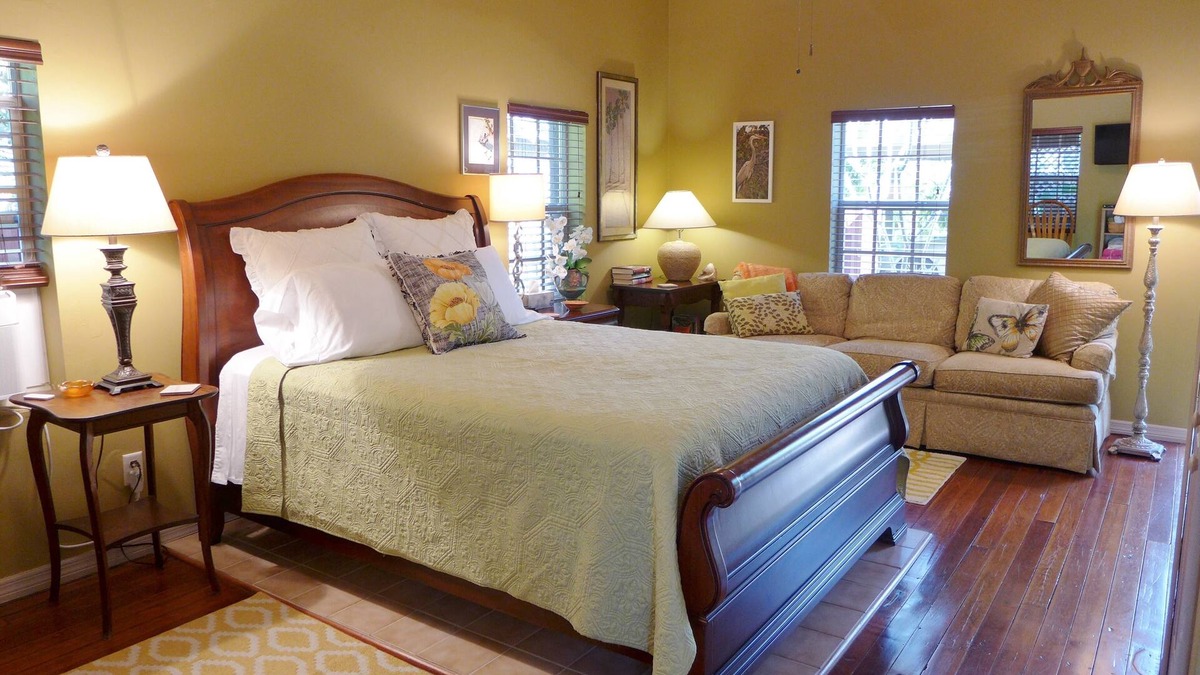 Altamont Manor Cottage | Quiet, private studio apt, screened porch, covered parking, garden sitting area!