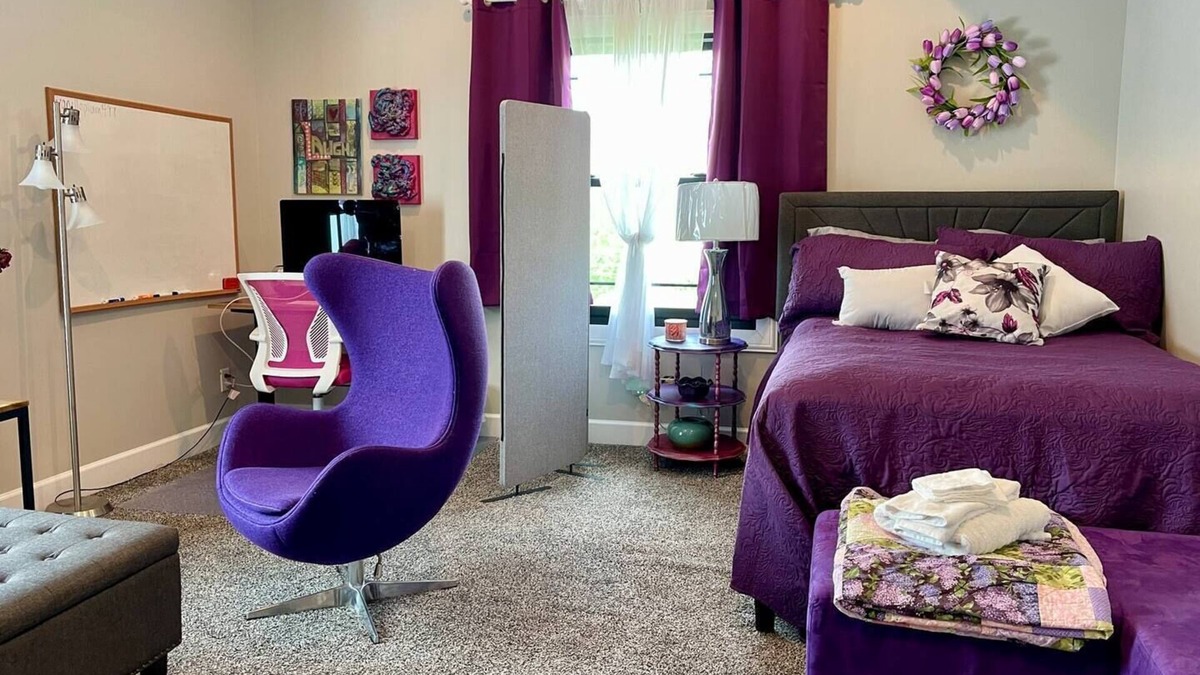 Mapleton/Fall Creek House | Quiet Purple Peace Retreat Close to Downtown Indy-Women Only/Safe and Secure