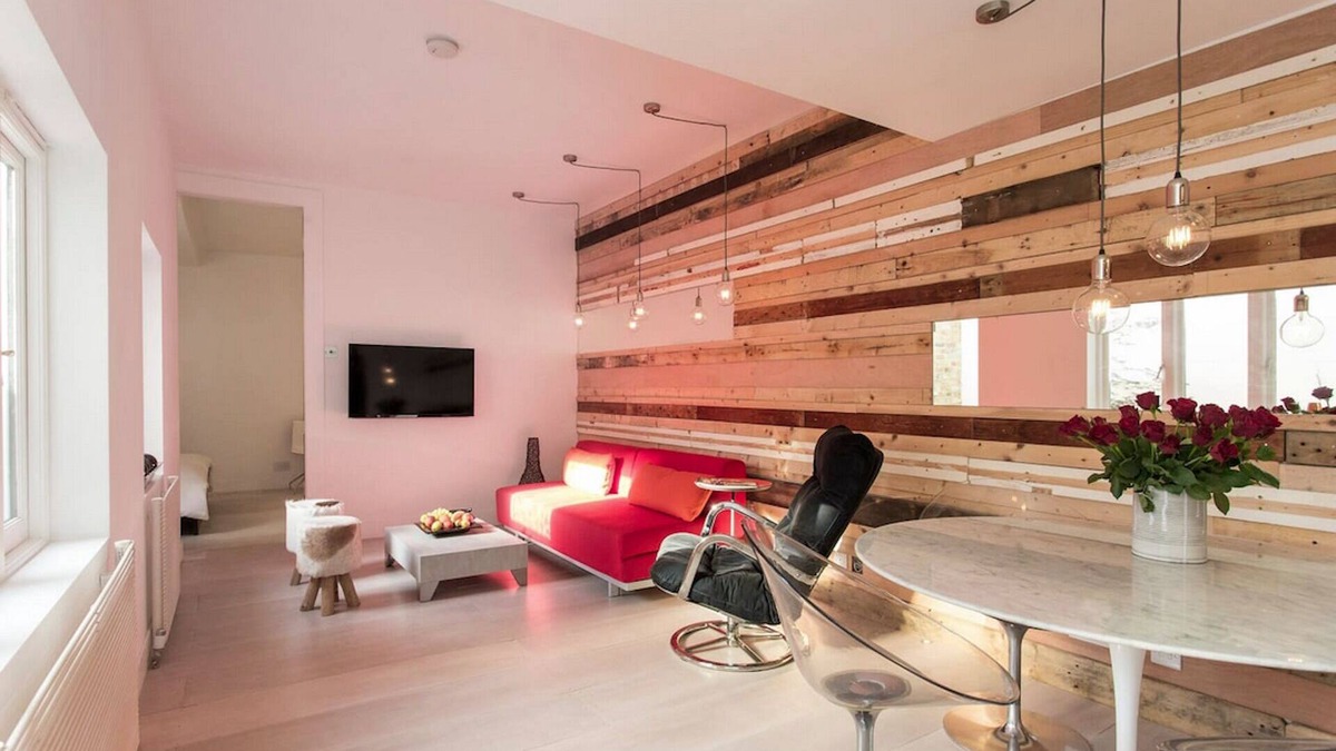 Queen's Park Apartment | Quiet Queen's Park Courtyard Flat
