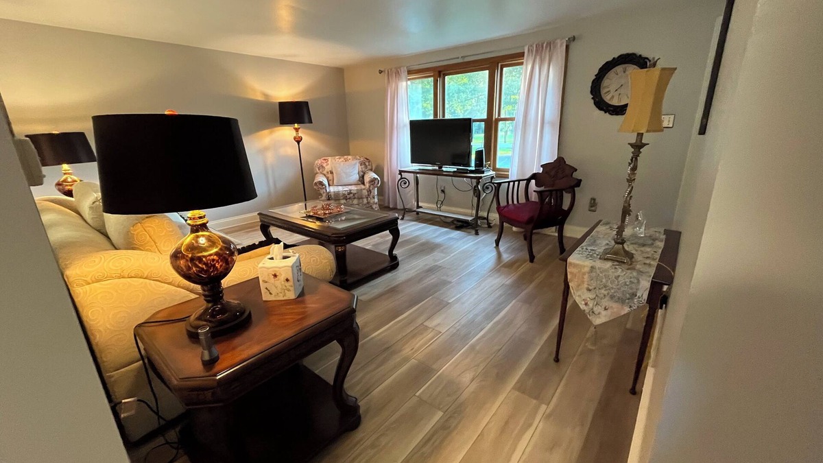 Amherst House | Quiet Ranch Home in Amherst, NY midway to Niagara Falls and Buffalo