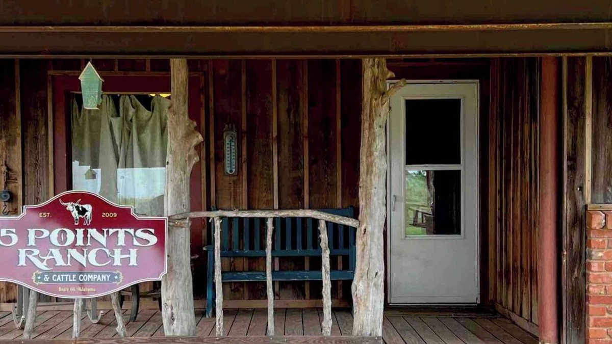 Sayre Cabin | Quiet ranch retreat full of rustic vintage charm! Located off I-40/Old Rt 66