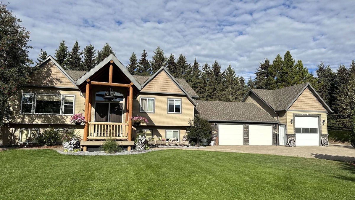 Markerville House | Quiet relaxing home on acreage just minutes from Sylvan Lake