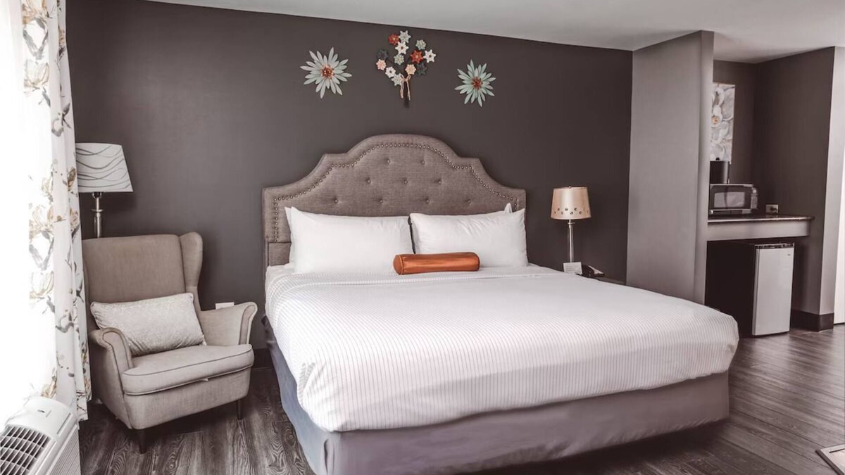 Zion Hotel | Quiet, Relaxing Stay l Library Lounge, Games, Dog-friendly & Outdoor Spaces