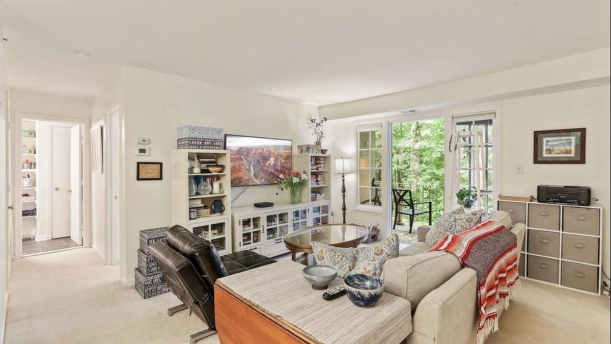 Annandale Condo | Quiet, Remodeled 1BR/1BA Condo in Annandale, VA w/pool near DC