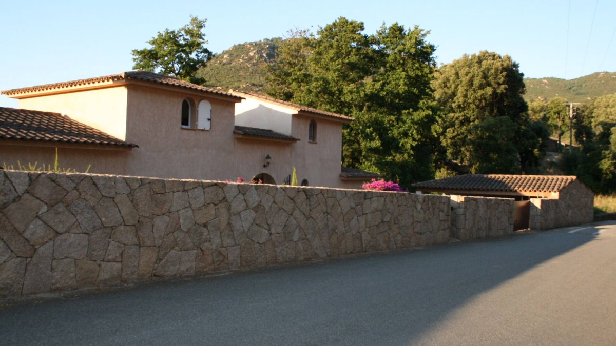 Conca Villa | QUIET RESIDENCE DES CHAMPS SWIMMING POOL