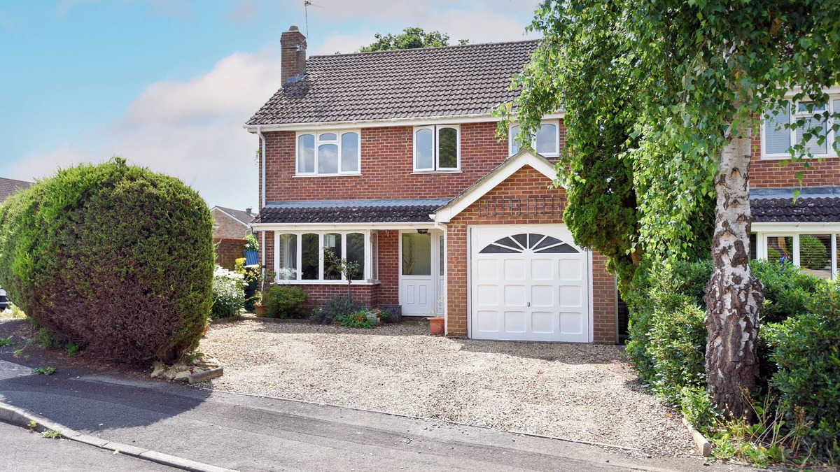 Trowbridge House | Quiet residential area - 10 miles from city of Bath. Train links to London.