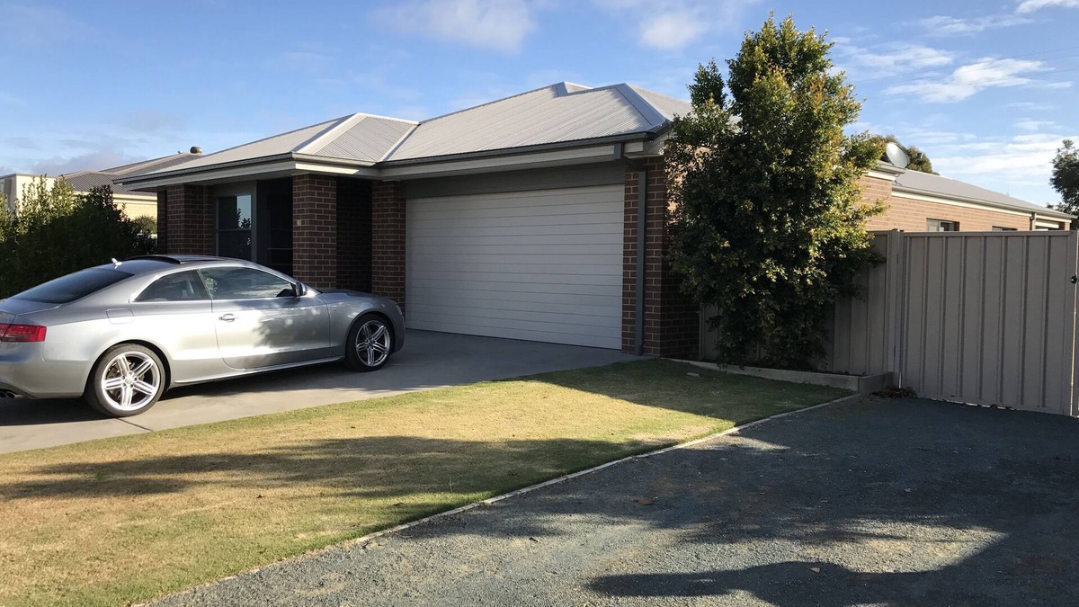 Moama House | Quiet Residential area with a park next door