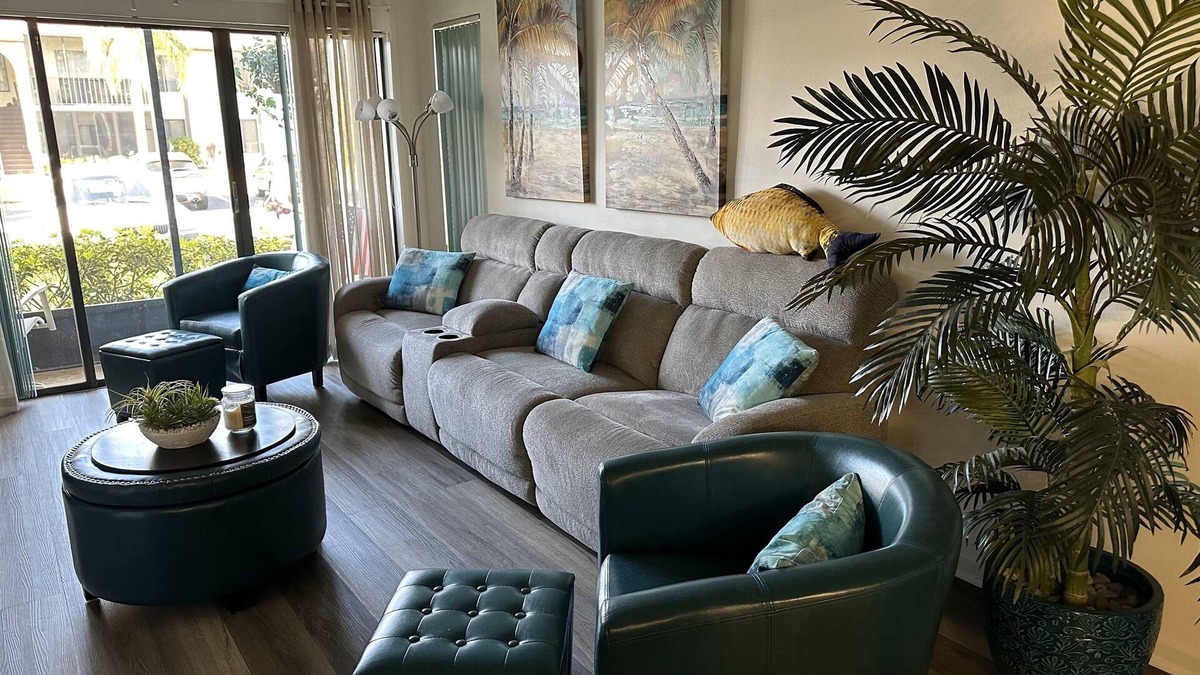 Palm Harbor Condo | Quiet Retreat | Age 55+ | 2 BD 2 BA Condo