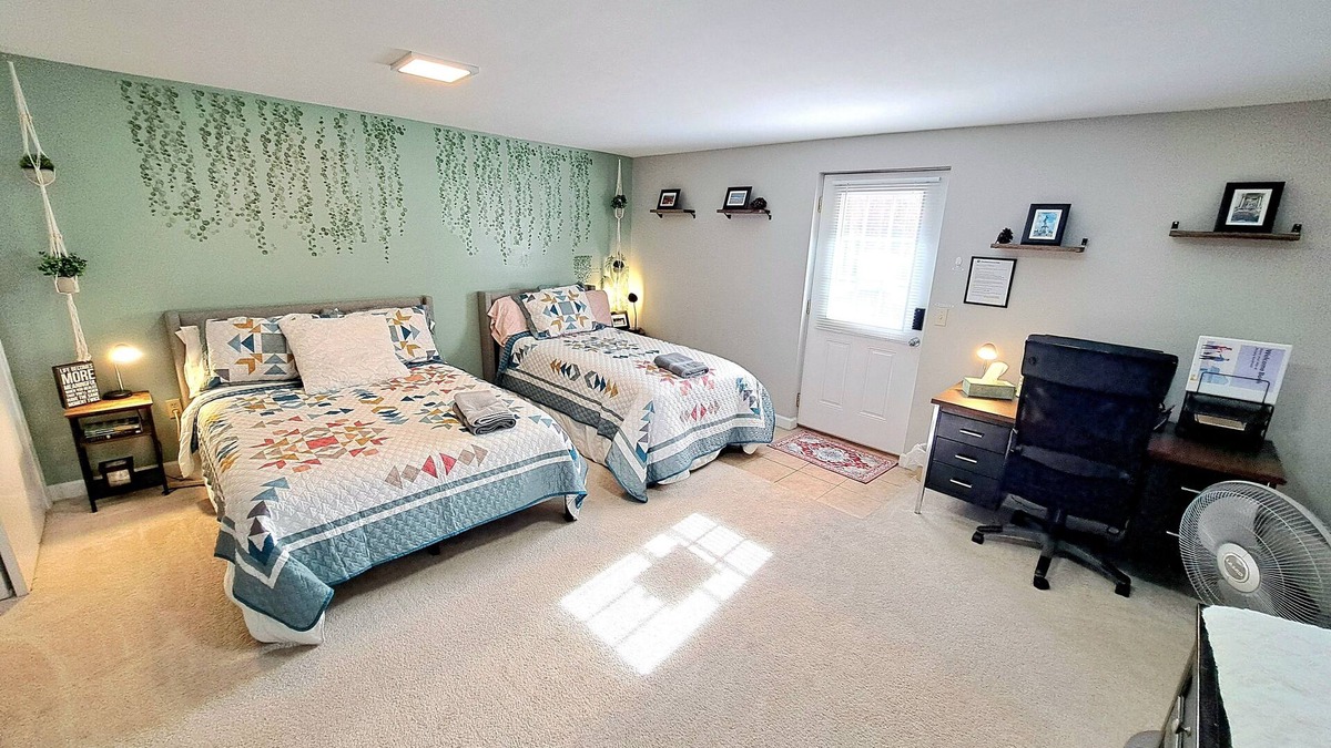 Charlotte House | Quiet Retreat for Business and Family Trip