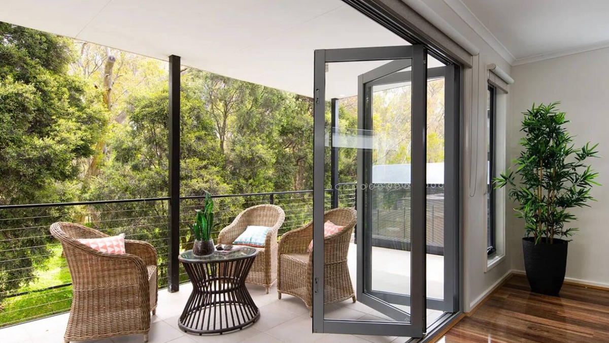 Spring Gully House | Quiet Retreat surrounded by parkland walking and riding trails.