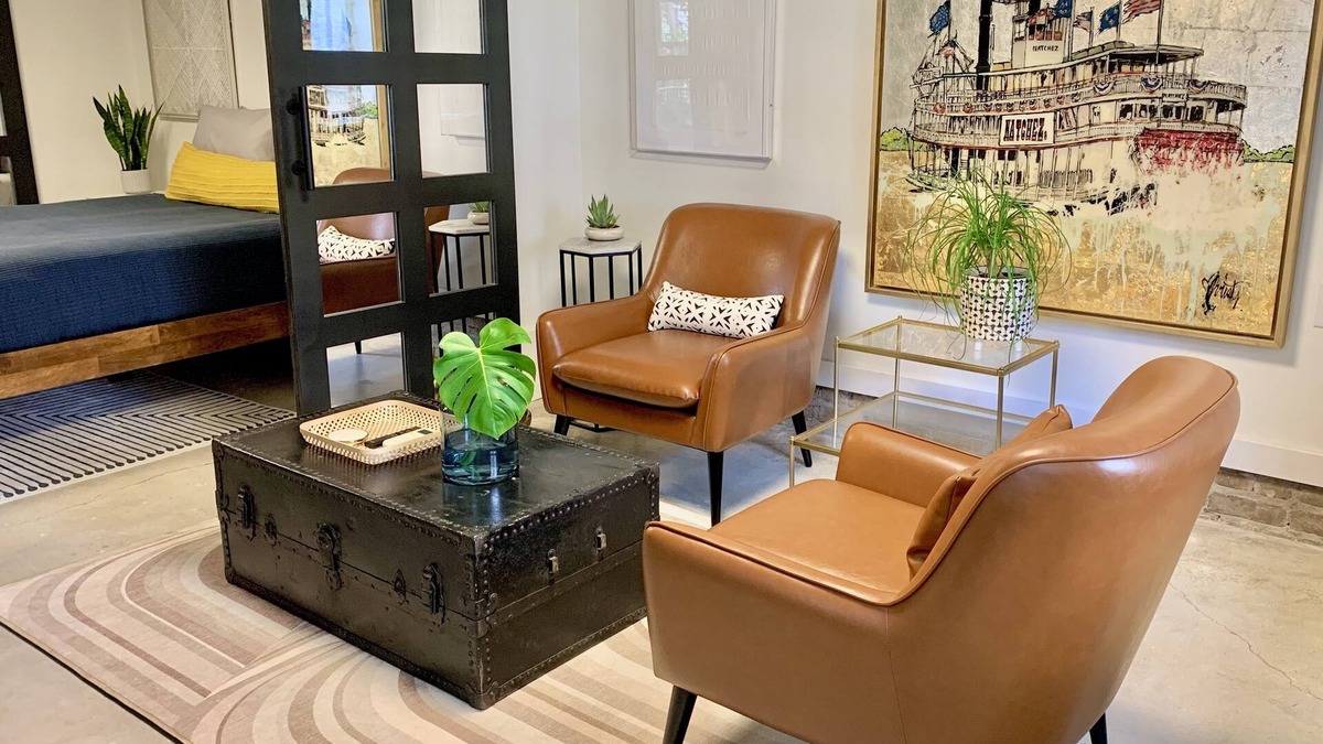 Uptown Historic District House | Quiet Retreat w Private Garden on Magazine St- Walk to restaurants, bars & shops