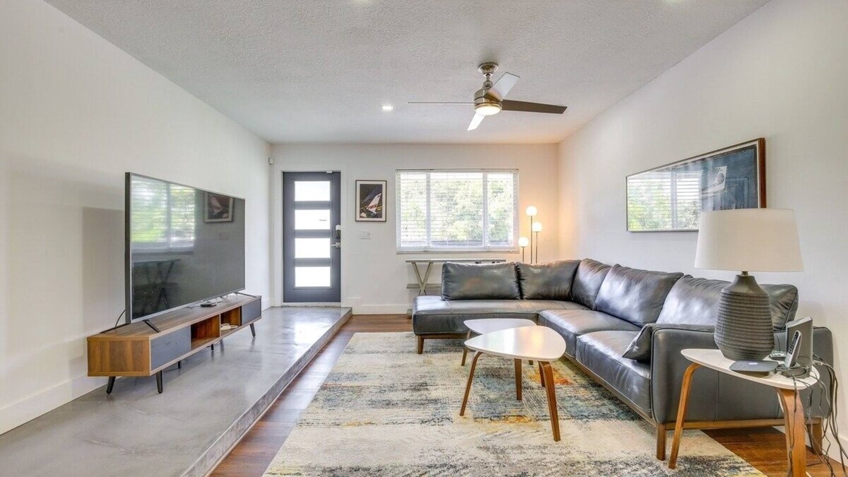 South Corals House | Quiet Retreat with Backyard Patio Near Downtown