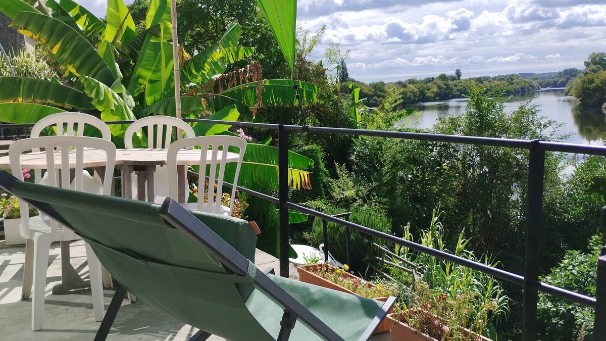 Lamothe-Montravel House | Quiet, riverside village house