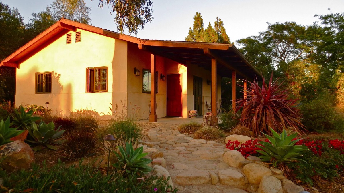 Hedgerow Cottage | Quiet, Romantic, Montecito Retreat