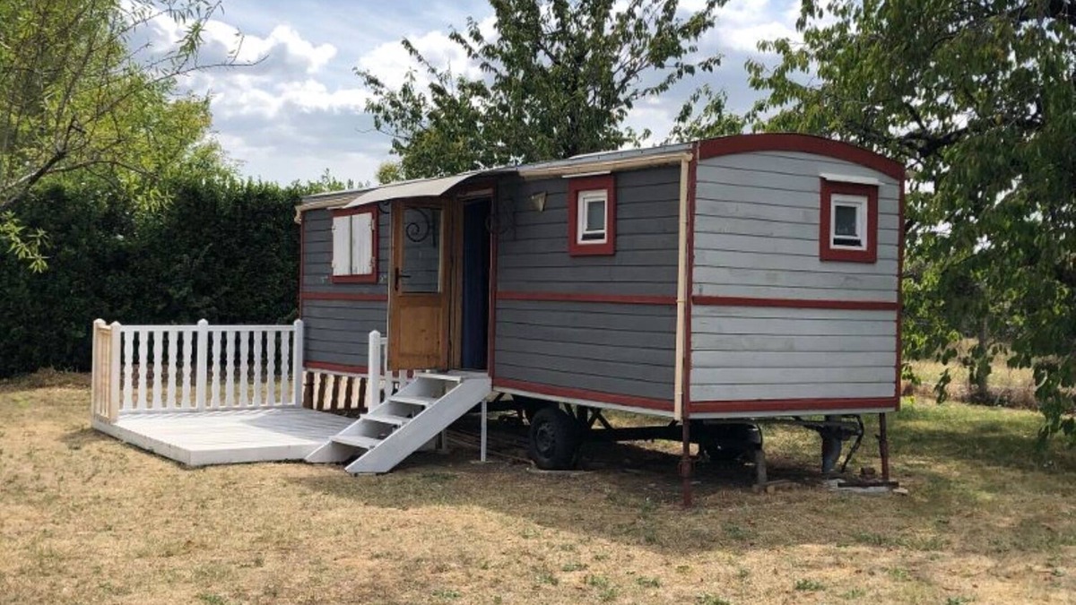 Bernay-Saint-Martin House | QUIET ROULOTTE on land with swimming pool
