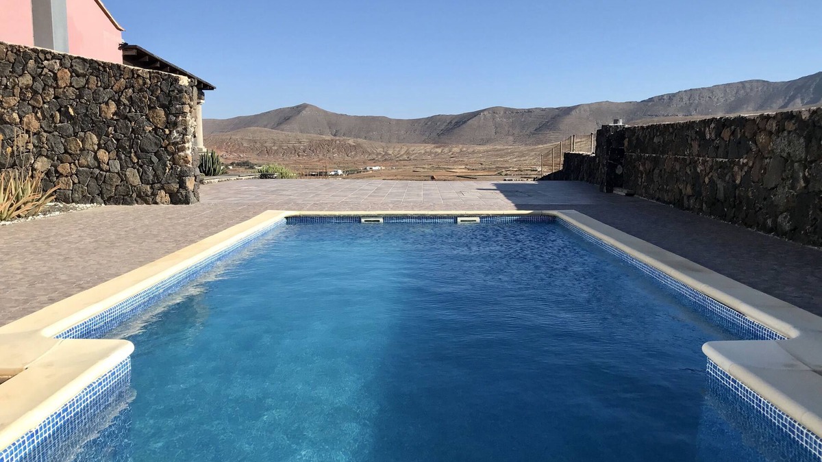 Tetir Cottage | Quiet Rural House Ten Minutes From The Beach
