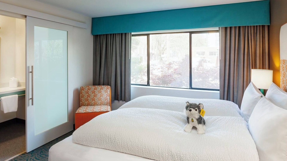 University District Hotel | Quiet Seattle Spot | Perfect for Couple: Bustling University Village
