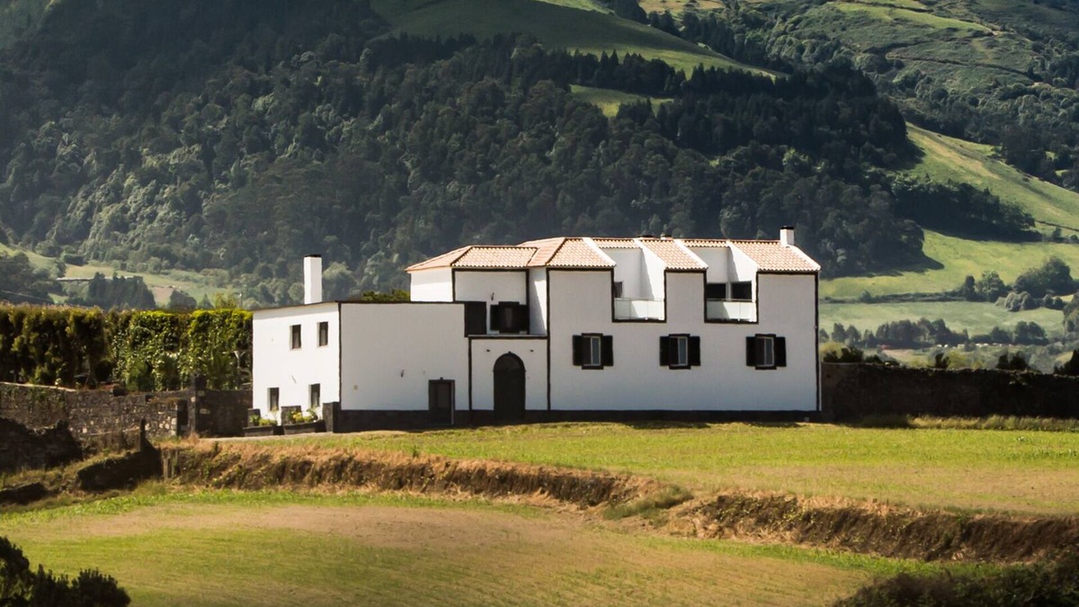 Ribeira Grande Apartment | quiet secluded and yet central, the perfect family holiday