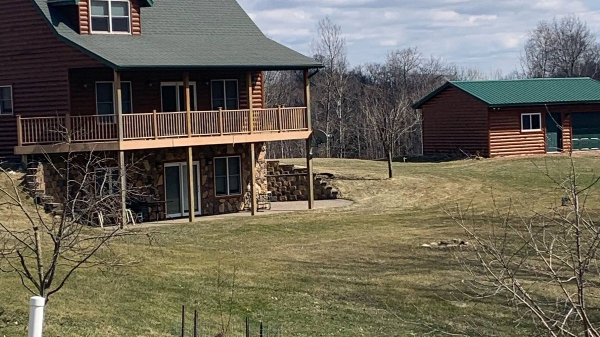 Alma Cabin | Quiet, secluded bluff top cabin with beautiful sunsets