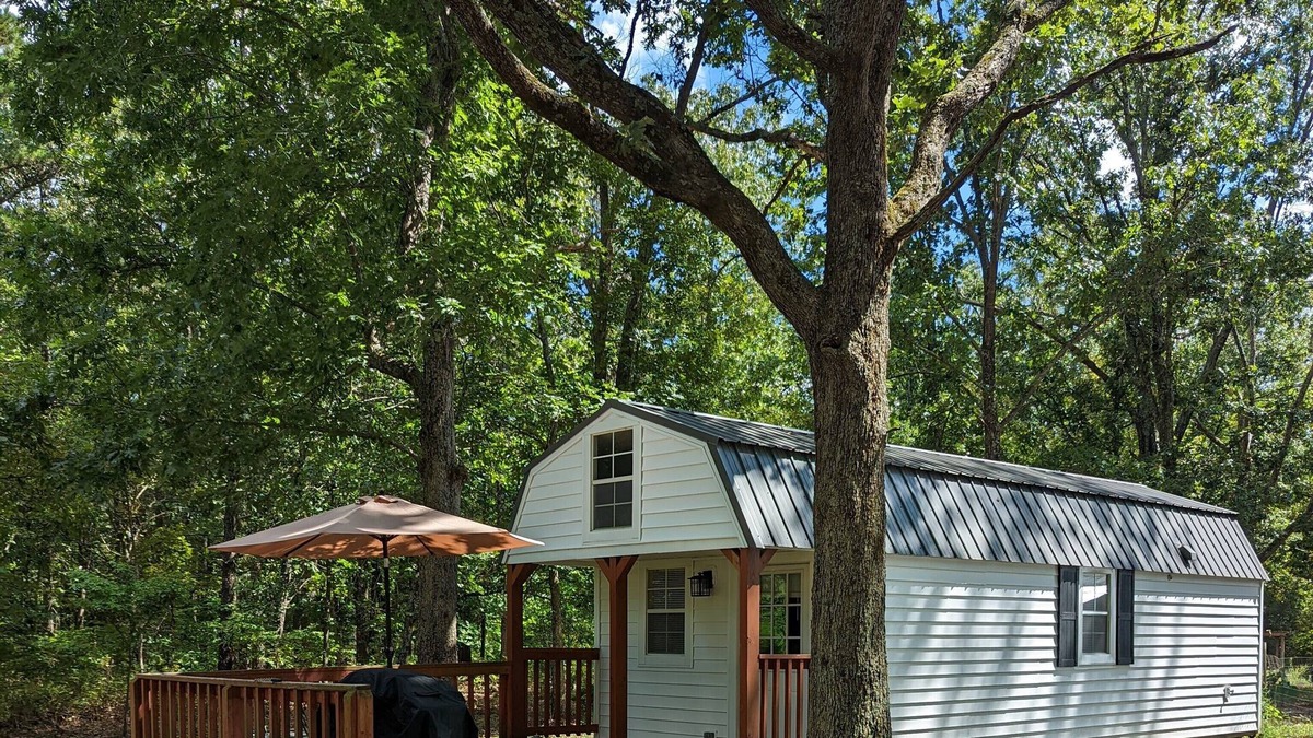 Yukon Cabin | Quiet, secluded tiny house that sleeps 6 +