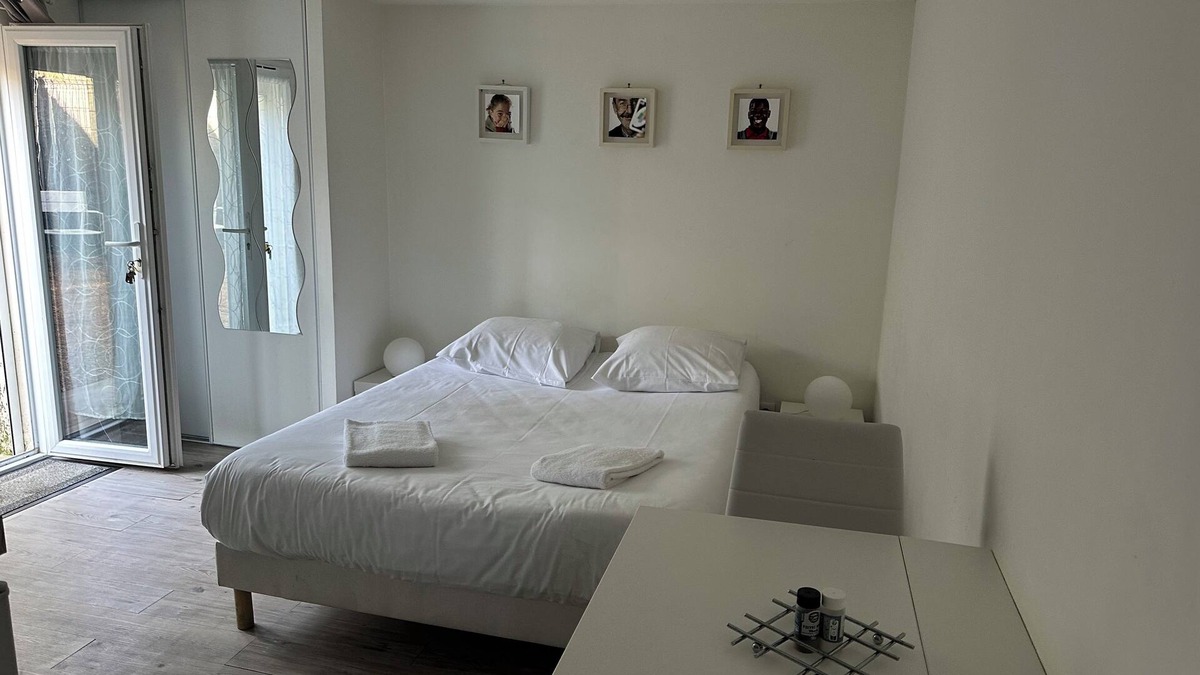 Fondettes Apartment | Quiet, self-contained studio near Tours
