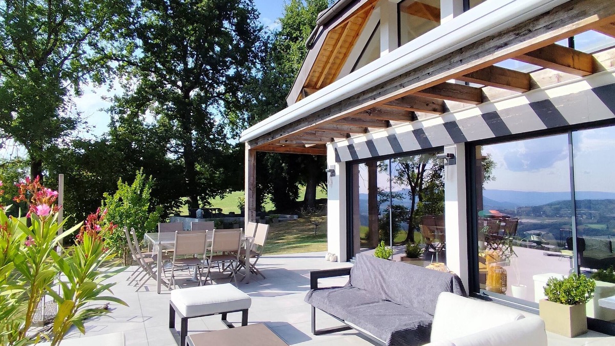 Cruseilles House | Quiet semi-detached house