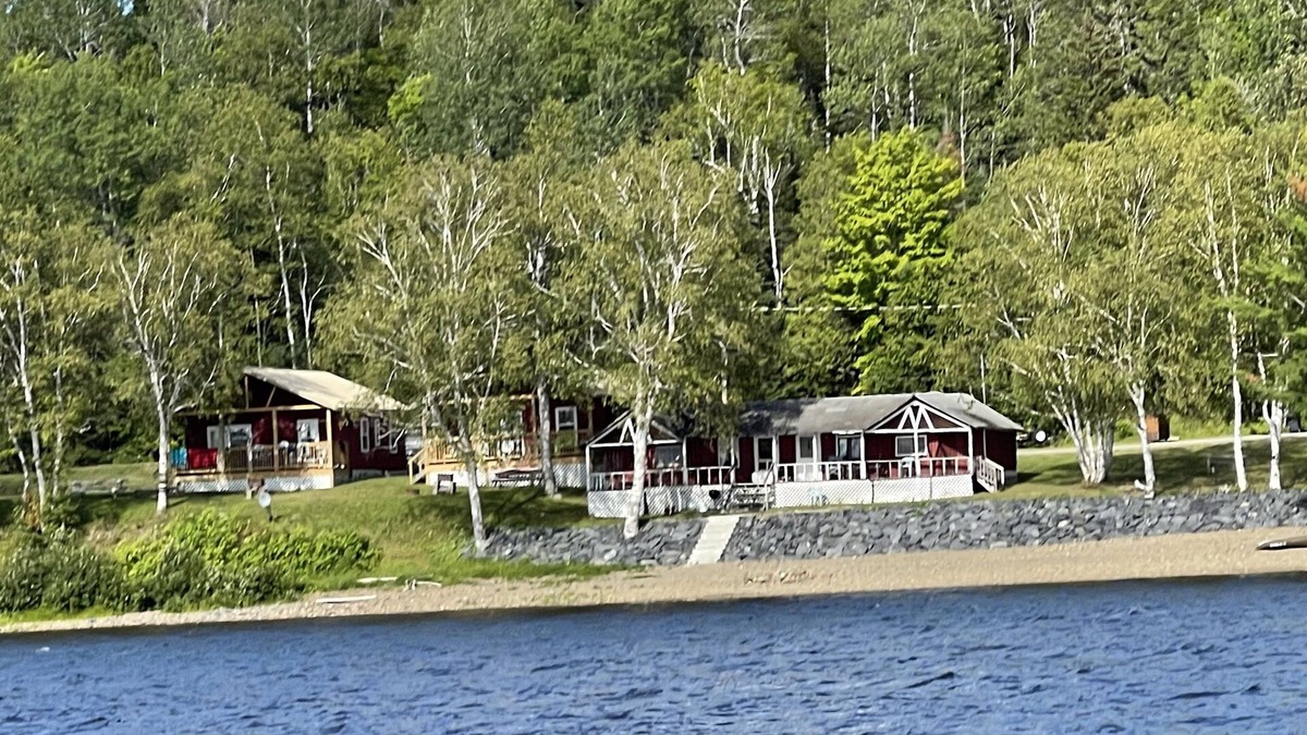Quimby Cabin | Quiet & serene, steps to the water, swimming, fishing, hiking, nature all around