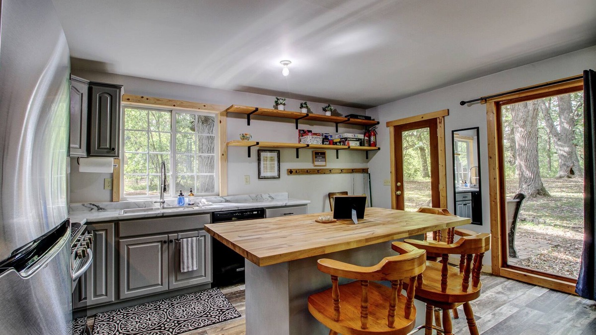 Osage Cabin | Quiet Shell River Cabin with Sauna
