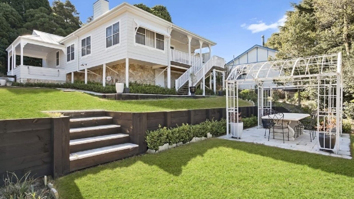 Robertson House | Quiet Southern Highland Cottage