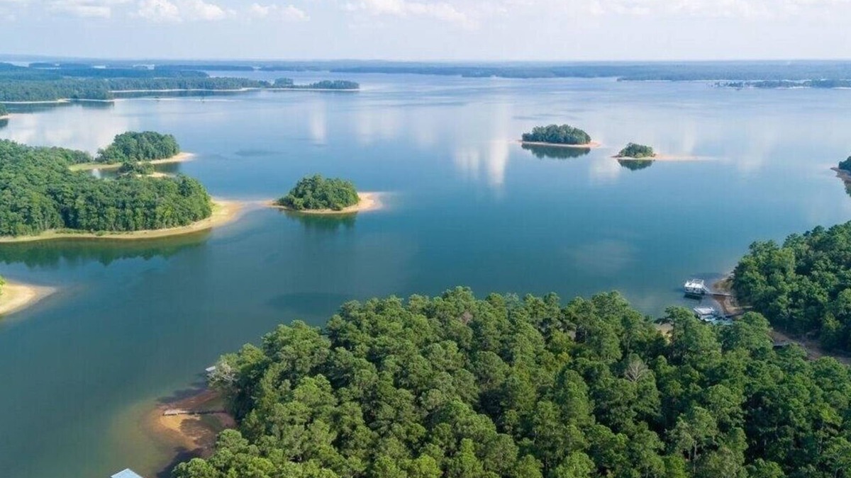 Lincolnton House | Quiet spacious getaway at Indian Cove on Clark’s Hill-Thurmond Lake.