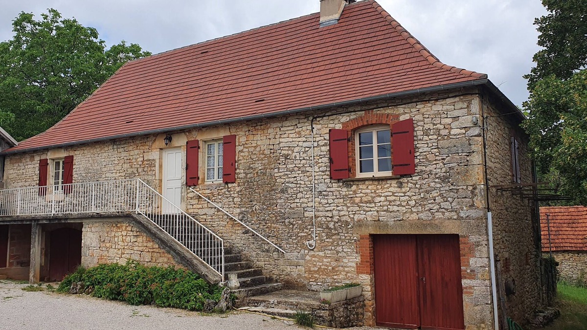 Carennac House | Quiet stone house