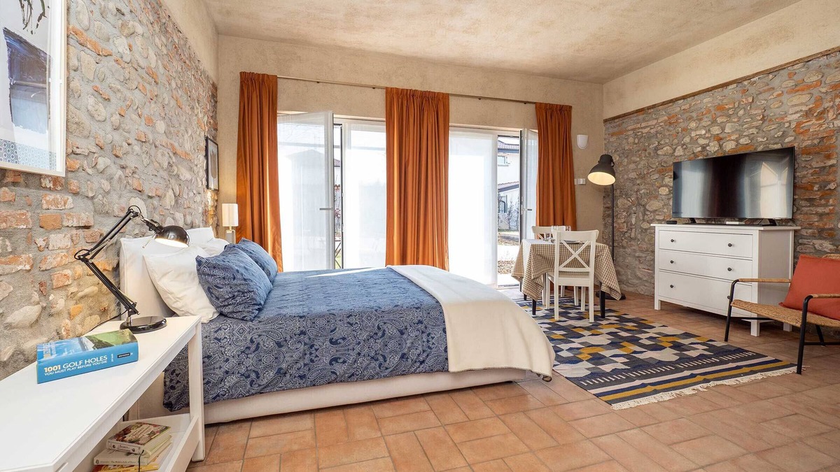 Cressa Apartment | Quiet Studio Apartment with Garden in Farmhouse