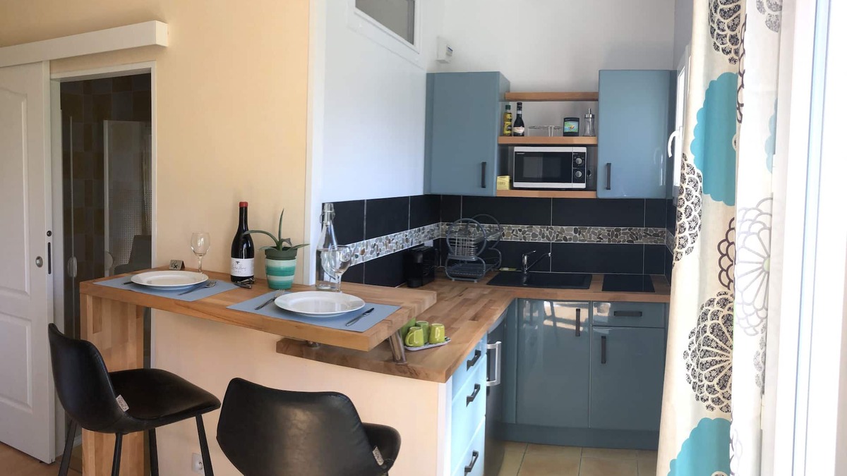 Viriat Apartment | Quiet studio bathroom kitchen wc swimming pool & parking