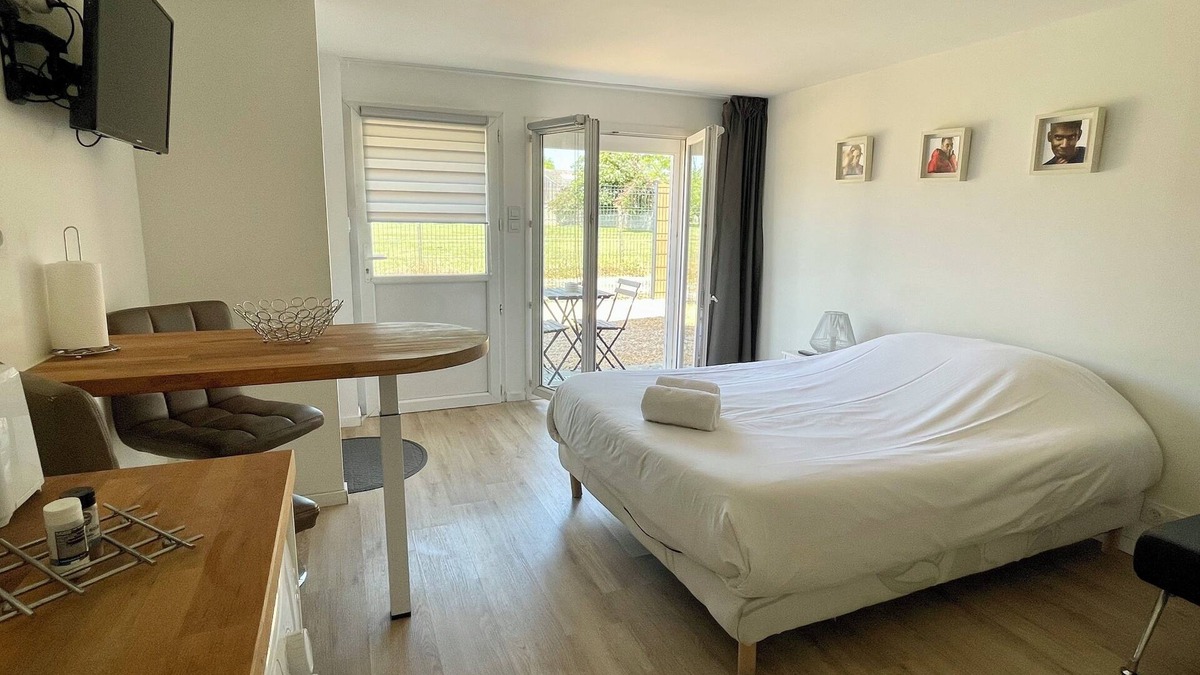 Fondettes Apartment | Quiet studio, countryside 5 minutes from town