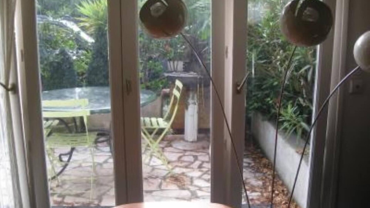 Joinville-le-Pont Apartment | Quiet studio in detached house