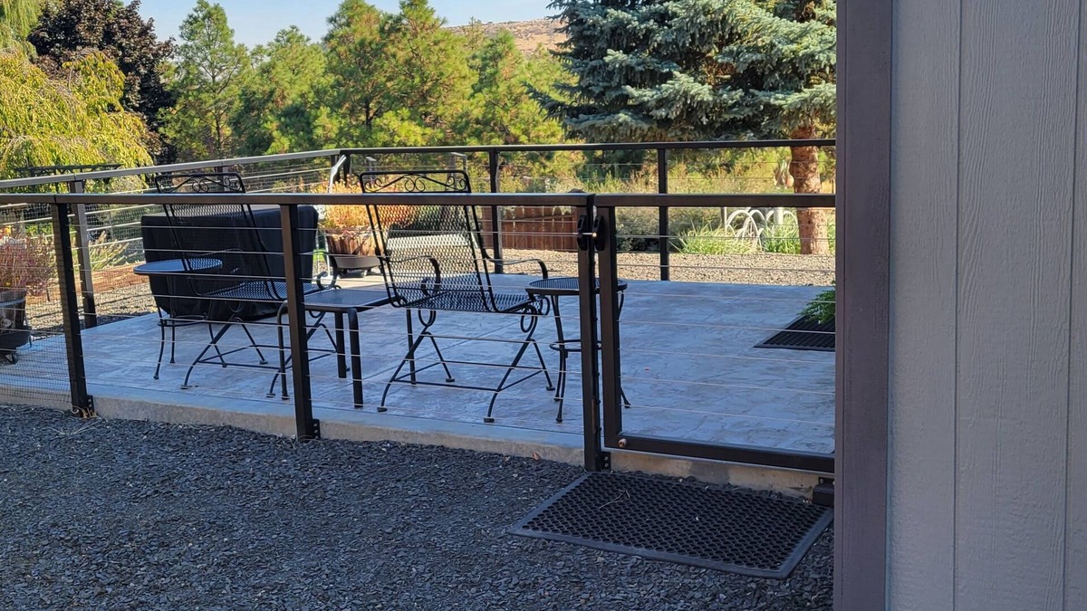 Chenoweth Apartment | Quiet Studio Guest house in a country setting minutes from town