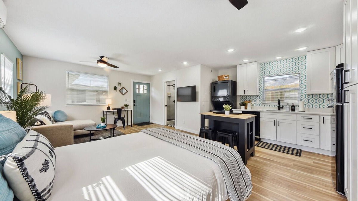 Lakeshore South Apartment | Quiet Studio Guesthouse in Jax - Near Downtown