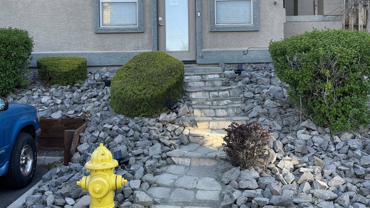 Sparks Apartment | Quiet Studio located near Downtown with entrance come and go as you please!