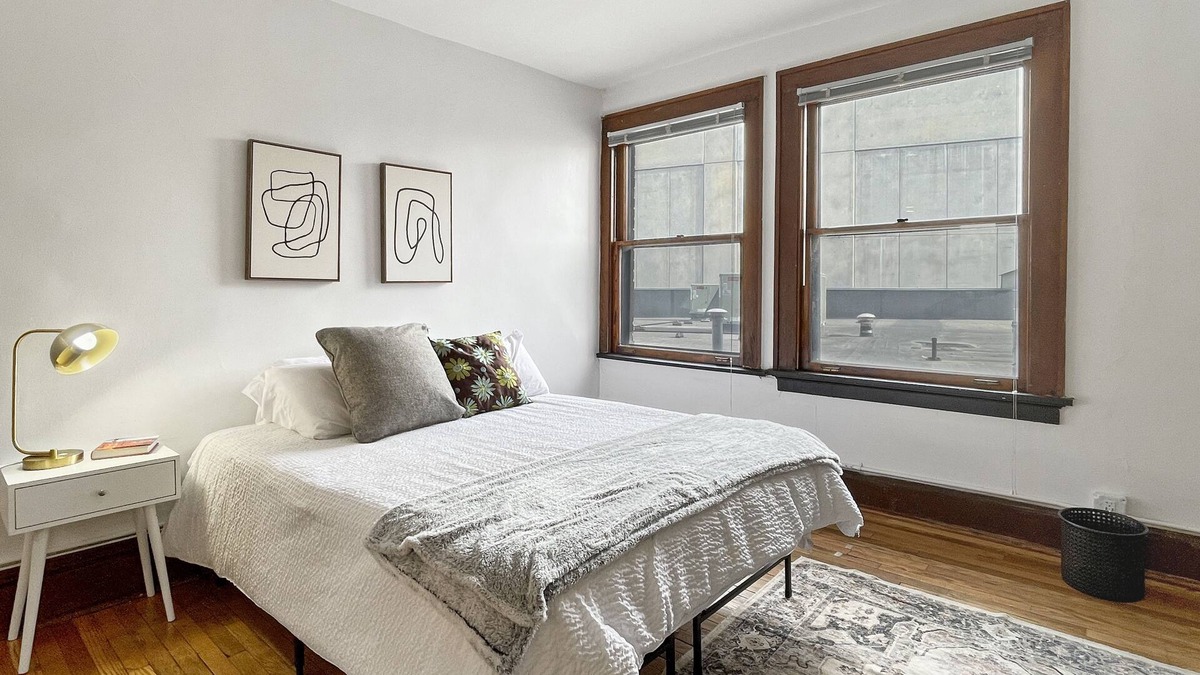 Downtown Des Moines Apartment | Quiet Studio on Grand Near Hospitals!