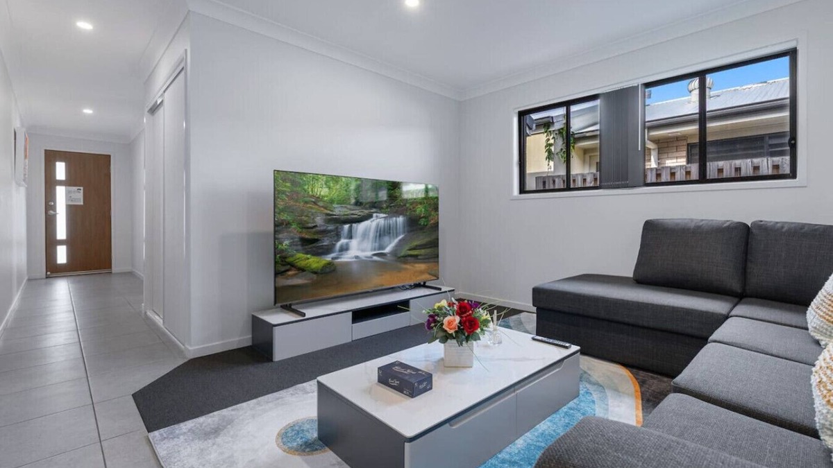 Park Ridge House | Quiet & Stylish | 3mins to Mall | Modern 4BR House