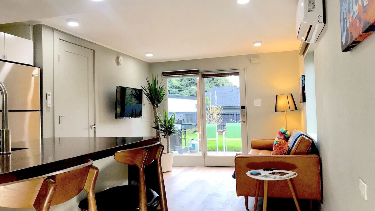 Eiber Apartment | Quiet Suite for Non-Smokers