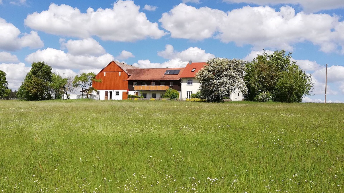 Feuchtwangen Apartment | Quiet sunny apartment on farm in a secluded location with extensive views of the countryside