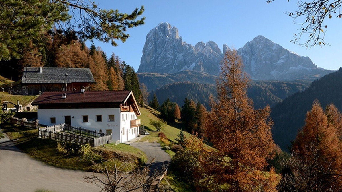 Ortisei Apartment | Quiet, sunny farm in Val Gardena with an impressive landscape