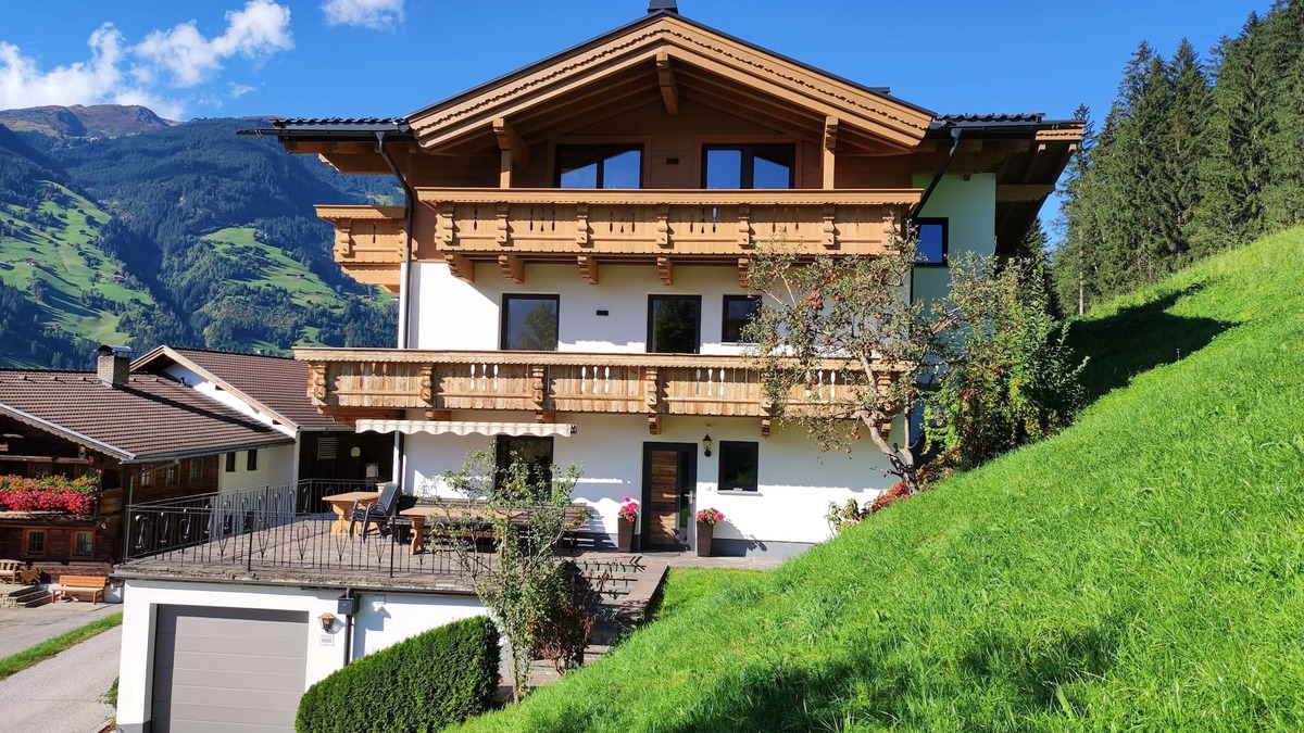 Hainzenberg House | quiet sunny location, cozy terrace, panoramic views
