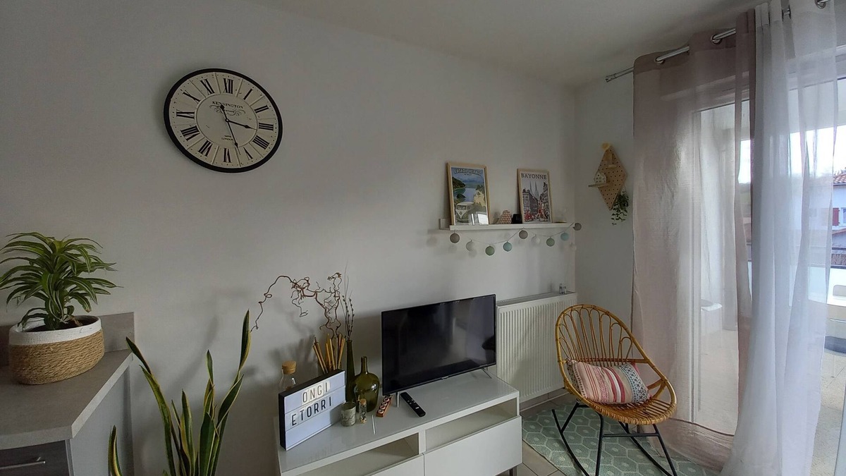 Saint-Pee-sur-Nivelle Apartment | Quiet T2 with beautiful terrace in St Pée sur Nivelle