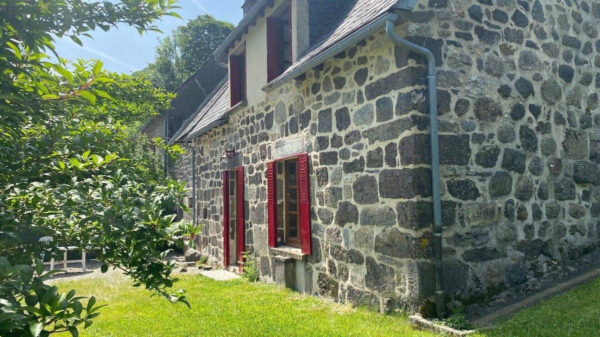 Le Falgoux Cottage | Quiet traditional Auvergne renovated house, lots of comfort, exceptional setting